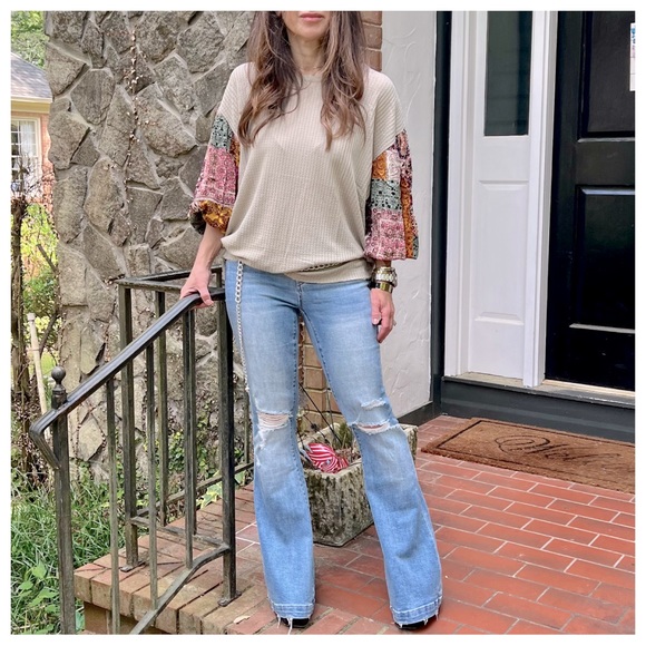 ShopEvelynne Tops - 28 Boho Balloon Contrast Print Sleeves Tops
Waffle light knit loose fit